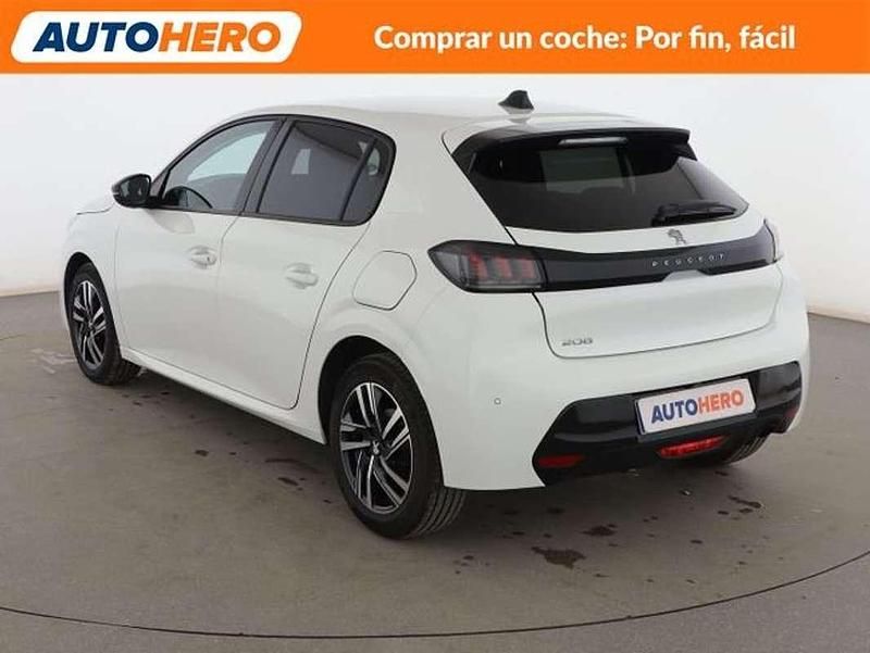 Usado Peugeot 208 Allure 102 CV (75 kW) 2022 Blanco Utilitario