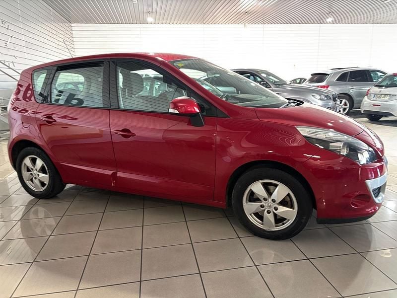 Usado Renault Scénic III Dynamique 110 CV (80 kW) 2011 Rojo Monovolumen