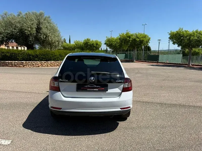 Usado Skoda Rapid Active 90 CV (66 kW) 2016 Blanco Utilitario
