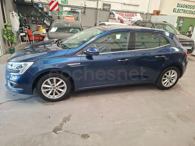 Usado Renault Mégane IV Zen 130 CV (95 kW) 2016 Azul Berlina