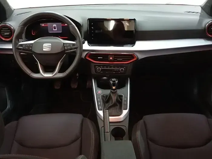 Usado Seat Arona FR 115 CV (84 kW) 2025 Rojo SUV