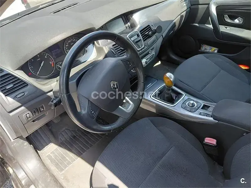 Usado Renault Laguna III Privilege 130 CV (95 kW) 2009 Negro Berlina
