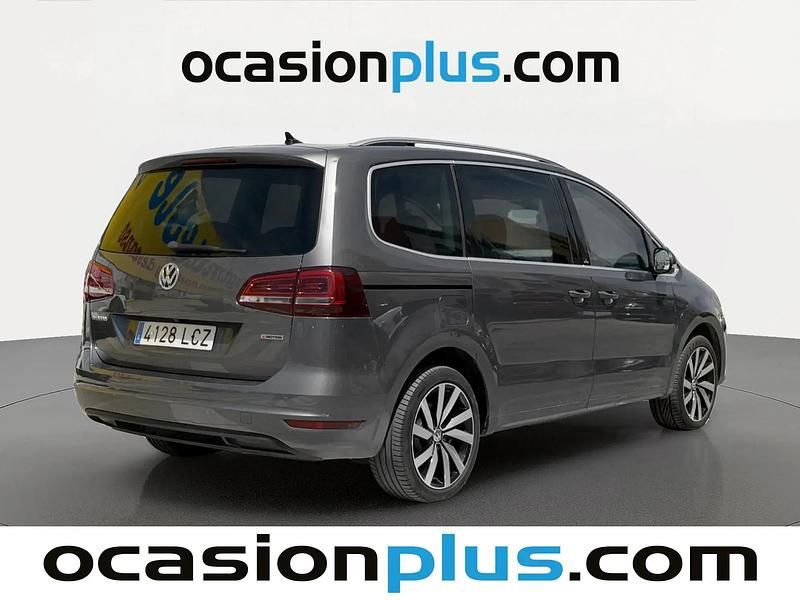 Begagnad VW Sharan 177 HK (130 kW) 2019 Grå Minibuss