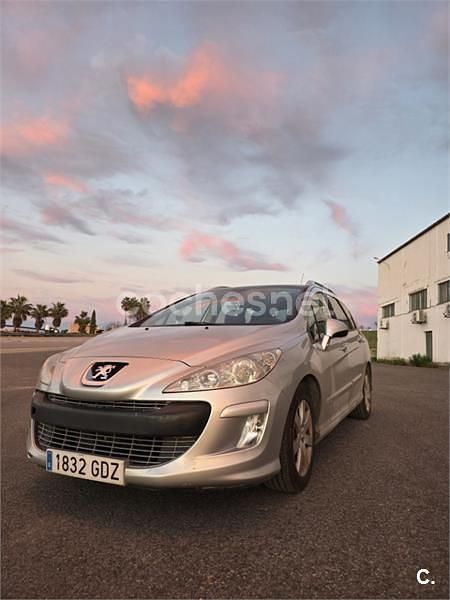 Usado Peugeot 308 SW 120 CV (88 kW) 2008 Gris / plata Familiar
