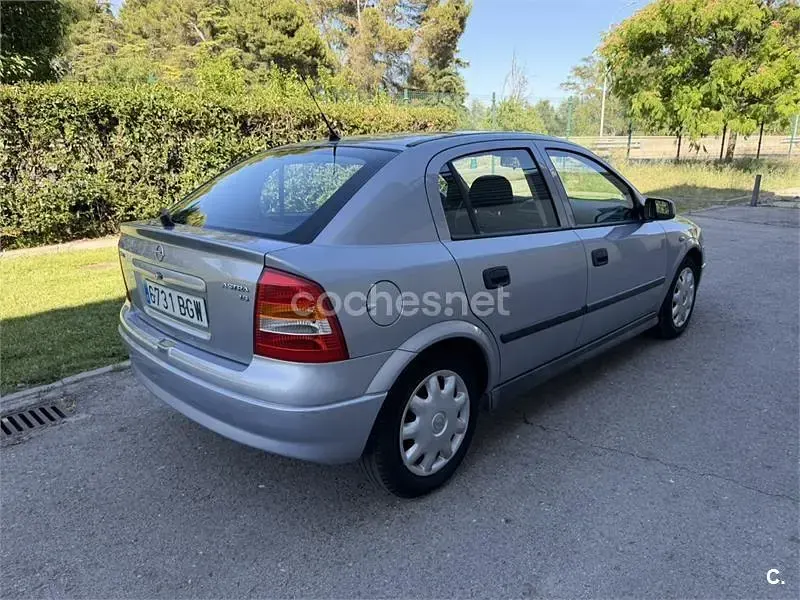 Usado Opel Astra Club 75 CV (55 kW) 2001 Gris / plata Berlina