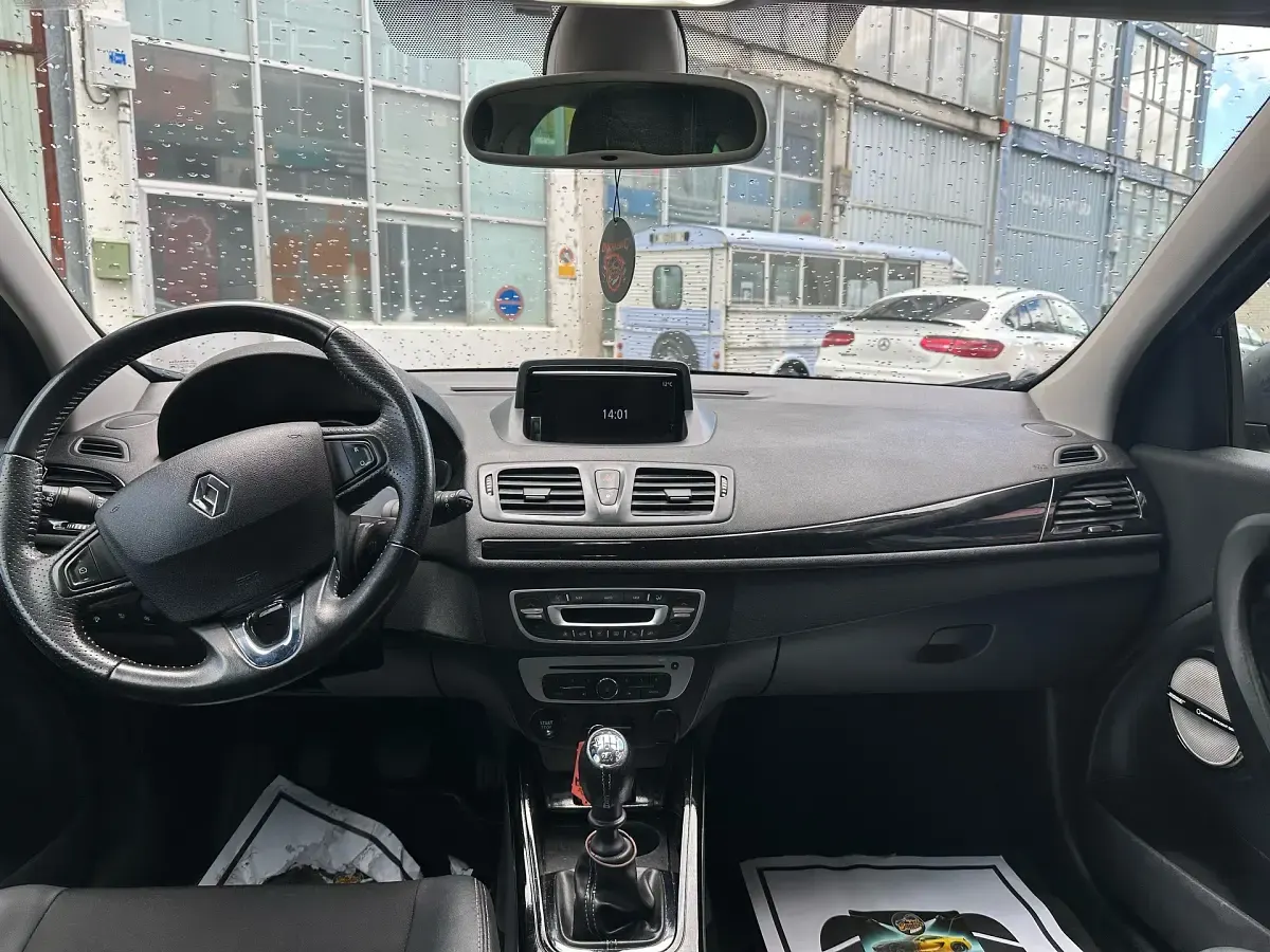 Usado Renault Mégane Bose Edition 130 CV (95 kW) 2015 Gris Familiar
