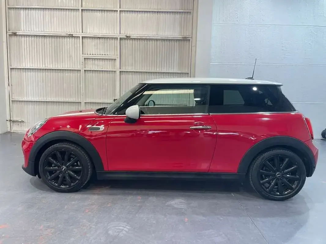 Begagnad Mini Cooper 136 HK (100 kW) 2019 Röd Halvkombi