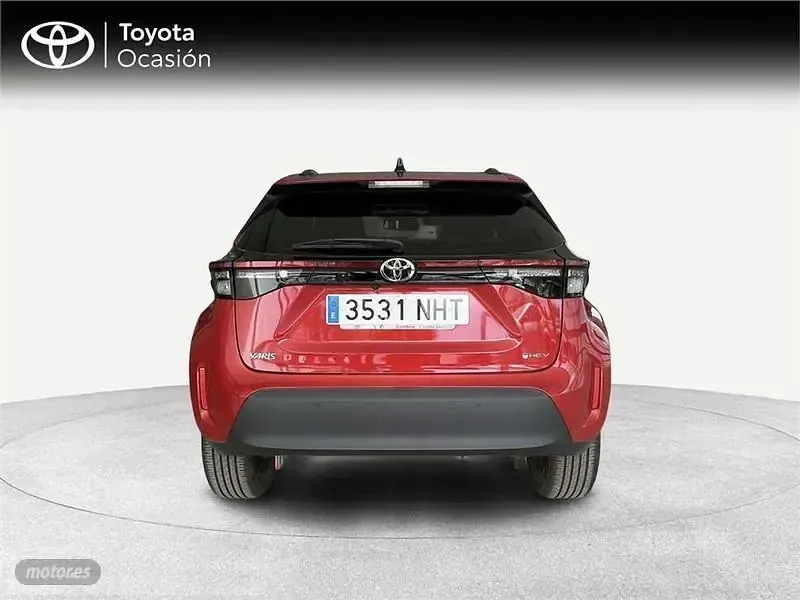 Usado Toyota Yaris Cross Active 130 CV (95 kW) 2025 Rojo SUV