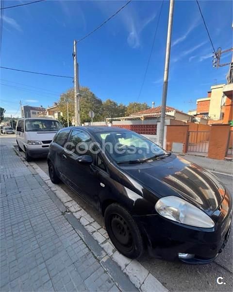 Usado Fiat Grande Punto Active 95 CV (69 kW) 2006 Negro Utilitario