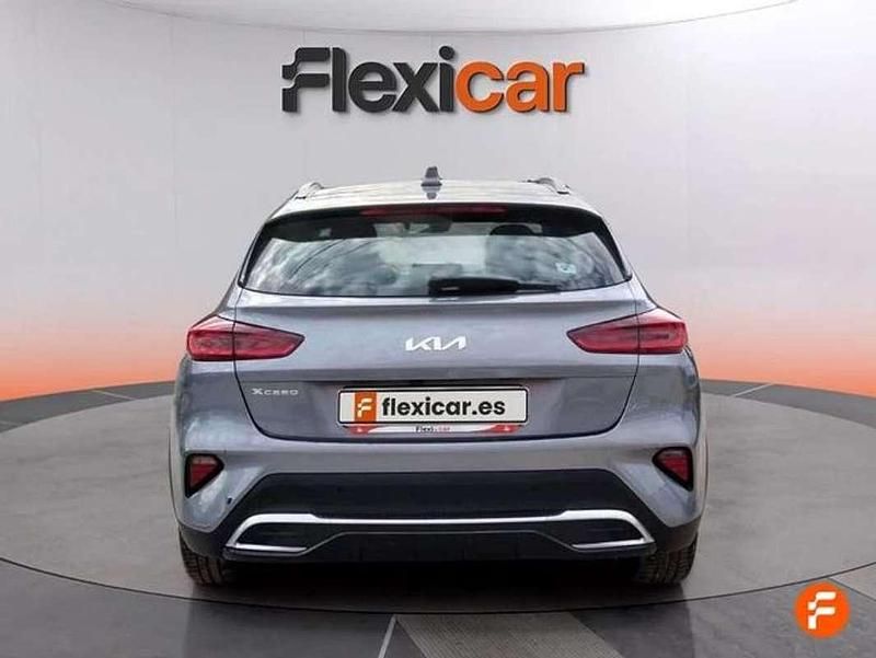Usado Kia XCeed 120 CV (88 kW) 2023 Gris SUV