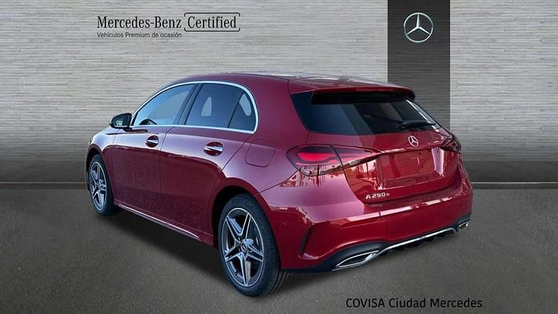 Usado Mercedes A250 218 CV (160 kW) 2024 Rojo Berlina