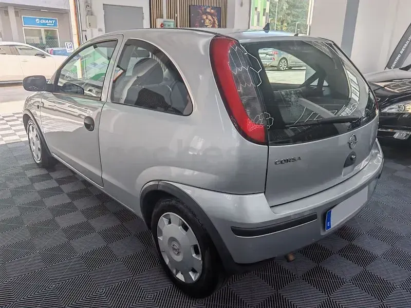 Usado Opel Corsa Essentia 75 CV (55 kW) 2004 Gris / plata Utilitario