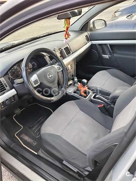 Usado Opel Vectra Design Edition 120 CV (88 kW) 2005 Beige Berlina