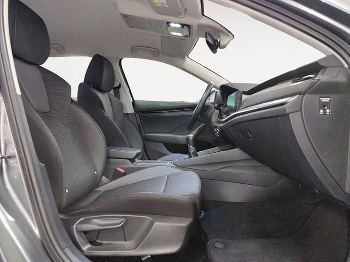 Usado Skoda Octavia Ambition 115 CV (84 kW) 2023 Gris Familiar