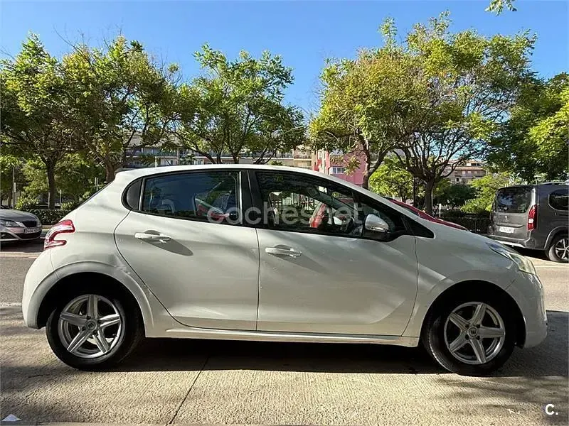 Usado Peugeot 208 Active 82 CV (60 kW) 2012 Blanco Utilitario