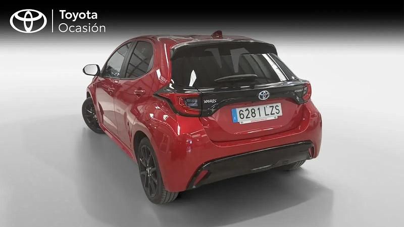 Usado Toyota Yaris Hybrid Style 116 CV (85 kW) 2022 Rojo Berlina