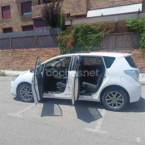 Usado Toyota Verso Advance 112 CV (82 kW) 2014 Blanco Monovolumen