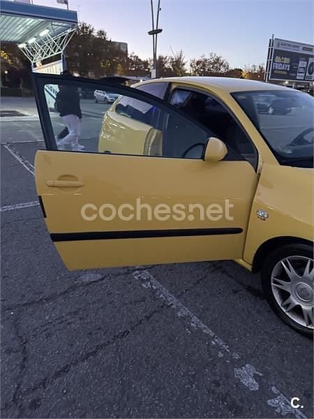 Amarillo Usado 2006 Seat Ibiza Reference Berlina | 2550 € (Precio justo) - Imagen 1/4