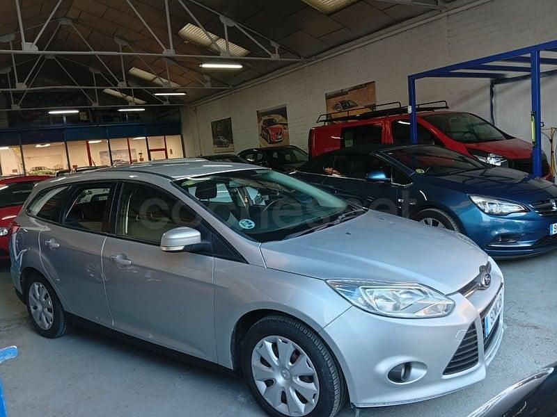 Usado Ford Focus Trend 115 CV (84 kW) 2012 Gris / plata Familiar