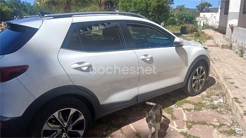 Usado Kia Stonic Style 100 HP (73 kW) 2024 Branco SUV