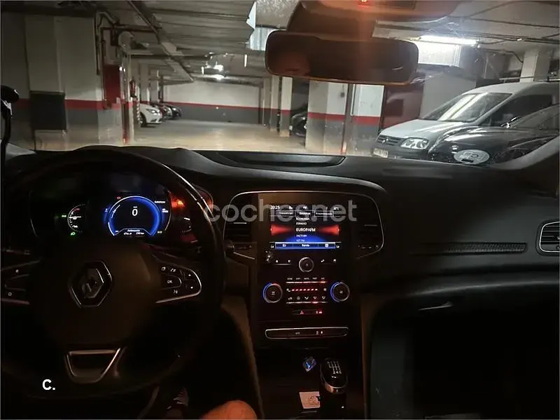 Usado Renault Mégane 90 CV (66 kW) 2017 Gris / plata Berlina