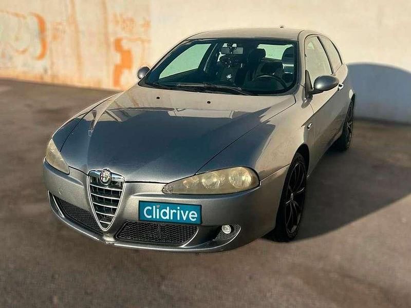 Usado Alfa Romeo 147 Distinctive 150 CV (110 kW) 2006 Gris Utilitario