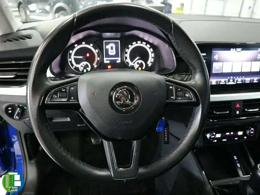 Usado Skoda Kamiq Active 95 CV (69 kW) 2020 Azul SUV