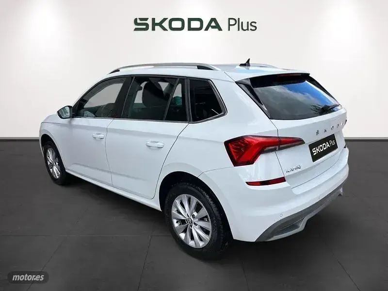 Usado Skoda Kamiq 110 CV (80 kW) 2022 Blanco SUV