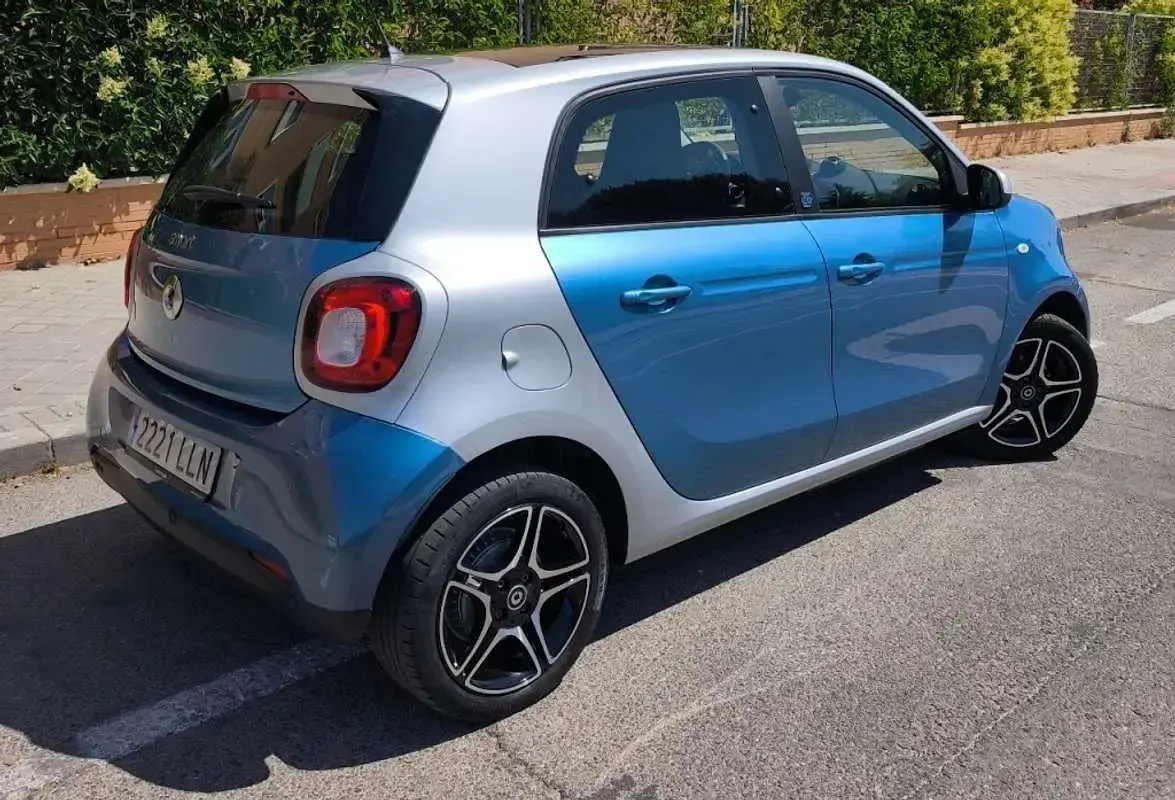 Usado Smart ForFour Electric Drive Prime 60 kW (82 CV) 2021 Azul Utilitario