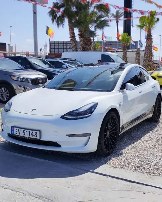 Używany Tesla Model 3 324 kW (441 KM) 2019 Biały Sedan/Limuzyna