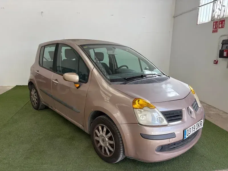 Usado Renault Modus Dynamique 80 CV (58 kW) 2005 Marrón Monovolumen