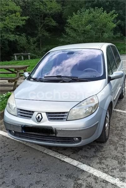 Gris / plata Usado 2004 Renault Scénic II Privilege Monovolumen | 2100 € (Precio justo) - Imagen 1/4