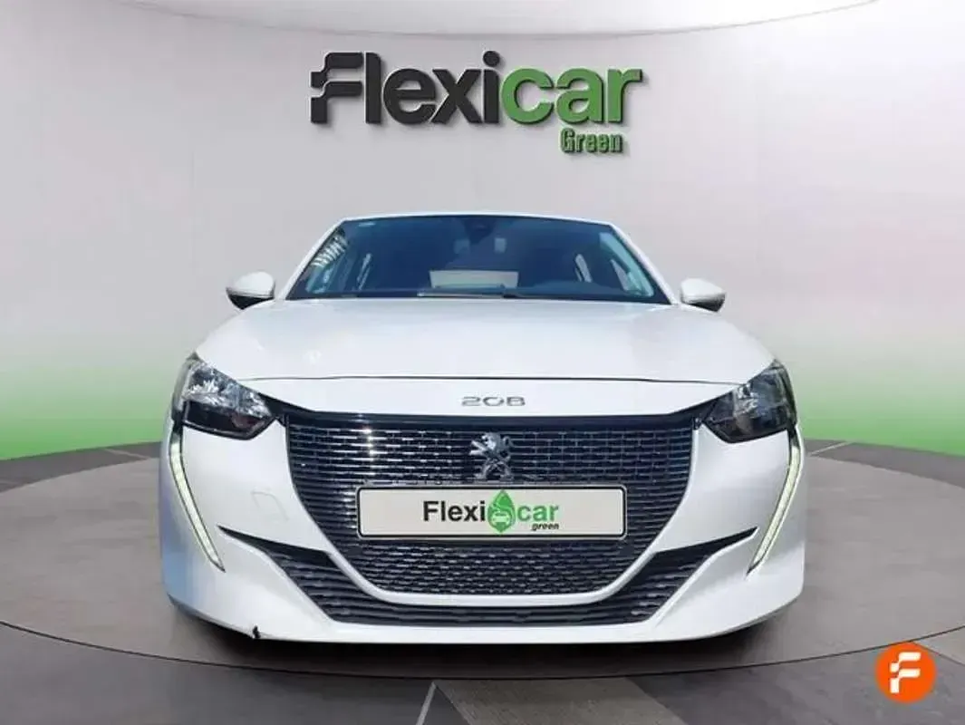 Usado Peugeot e-208 Active 100 kW (136 CV) 2022 Blanco Utilitario