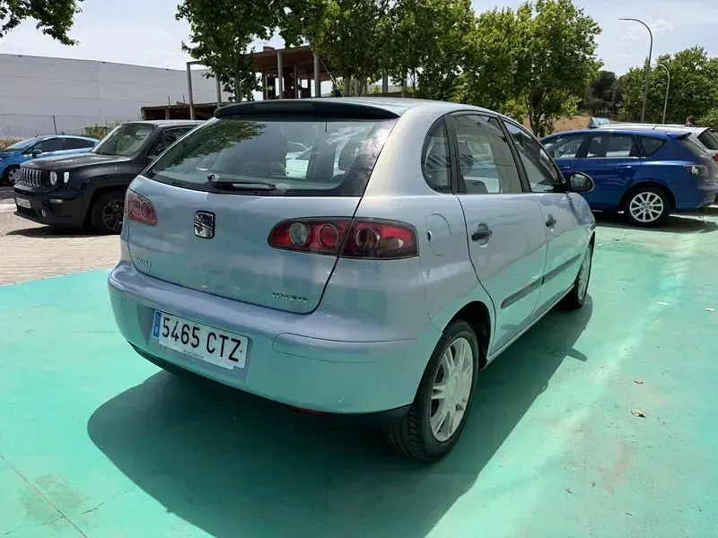 Usado Seat Ibiza Sport 75 CV (55 kW) 2004 Azul Utilitario
