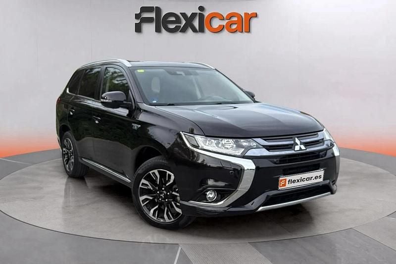 Negro Usado 2016 Mitsubishi Outlander P-HEV | 15.990 € (Precio justo) - Imagen 1/4