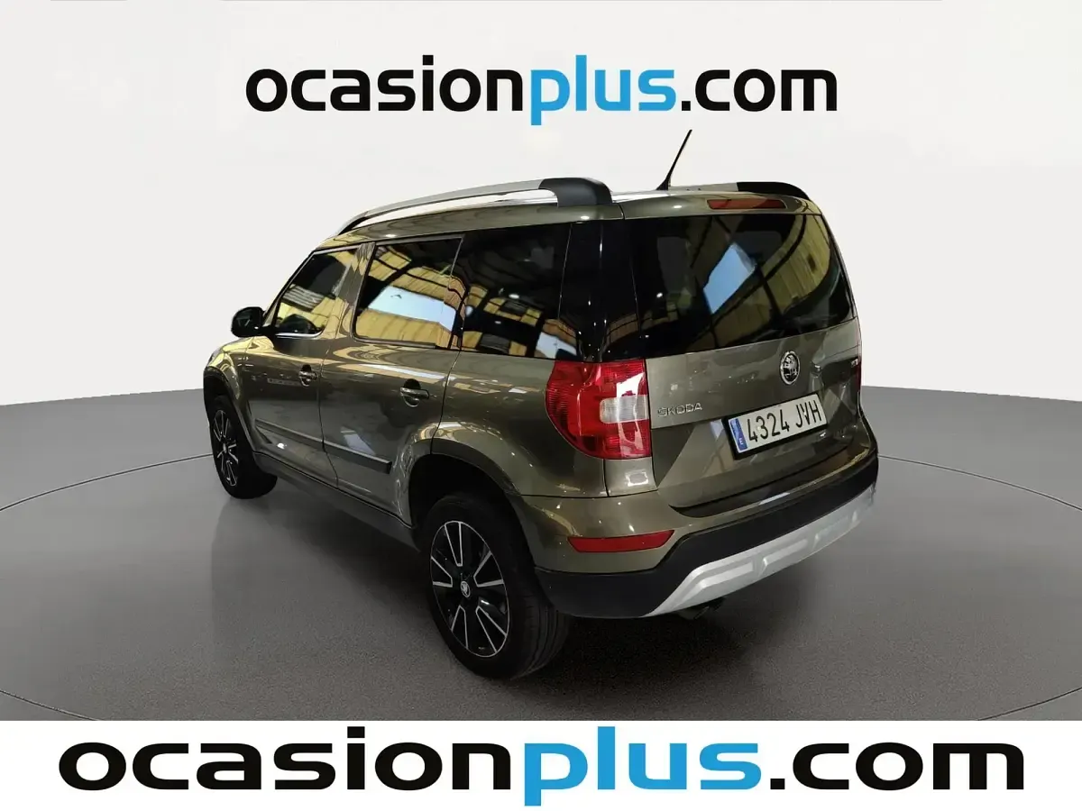 Usado Skoda Yeti 110 CV (80 kW) 2016 Verde SUV