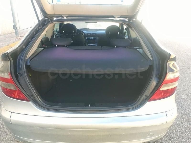 Usado Mercedes C200 Sport Edition 122 CV (89 kW) 2007 Gris / plata Berlina