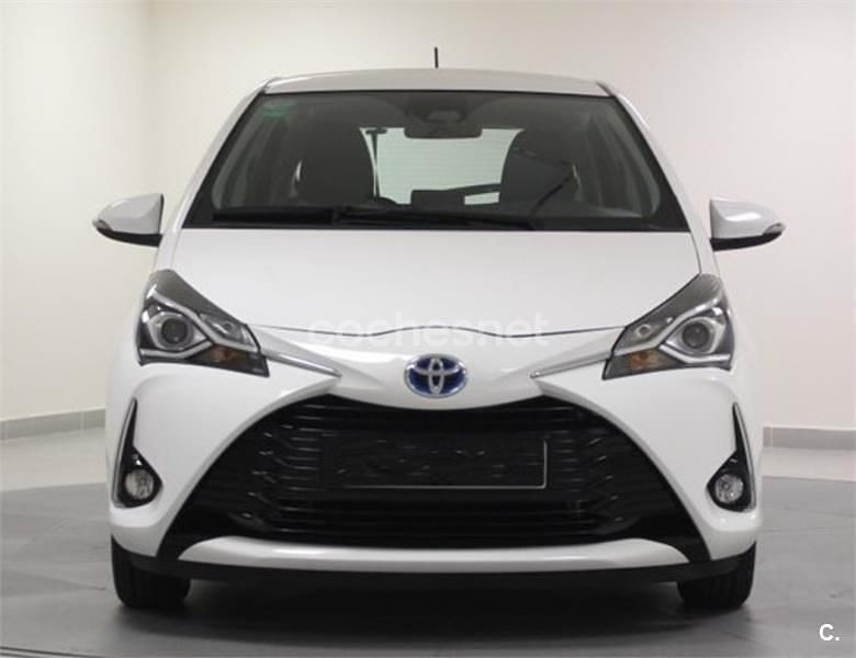 Usado Toyota Yaris Hybrid Active 100 CV (73 kW) 2019 Blanco Berlina