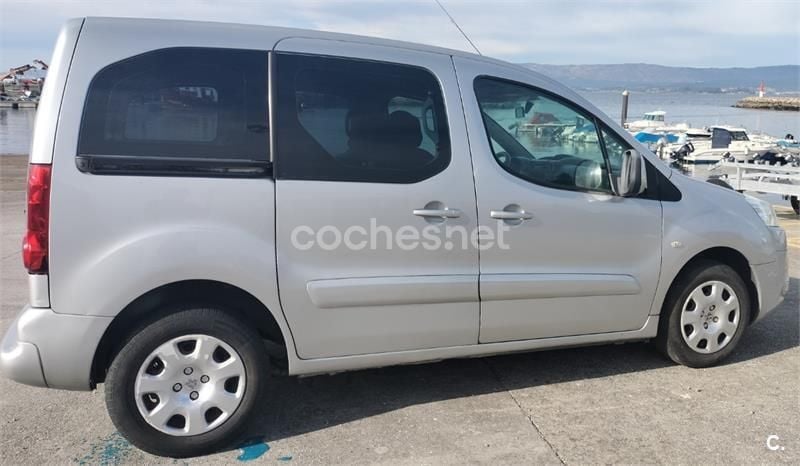 Gris / plata Usado 2012 Peugeot Partner Tepee Active Monovolumen | 5700 € (Precio justo) - Imagen 1/4