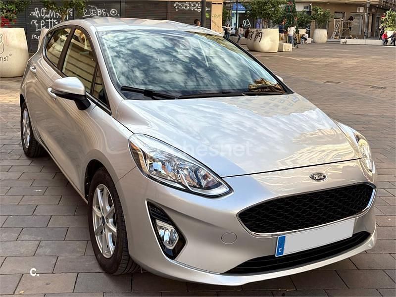 Gris / plata Usado 2018 Ford Fiesta Trend Utilitario | 11.299 € (Precio justo) - Imagen 1/4