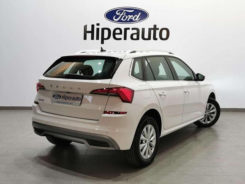 Usado Skoda Kamiq Ambition 110 CV (80 kW) 2022 Blanco SUV