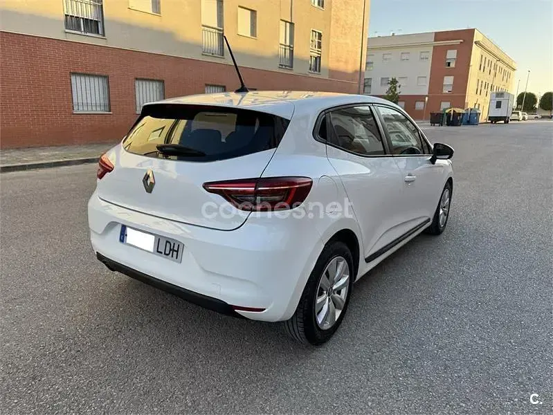 Usado Renault Clio IV Business 85 CV (62 kW) 2019 Blanco Berlina