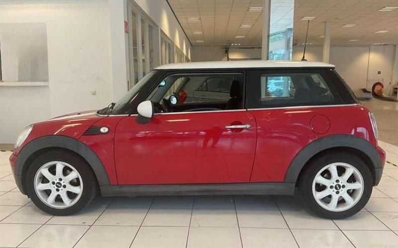 Usado Mini Cooper 122 CV (89 kW) 2011 Rojo Utilitario