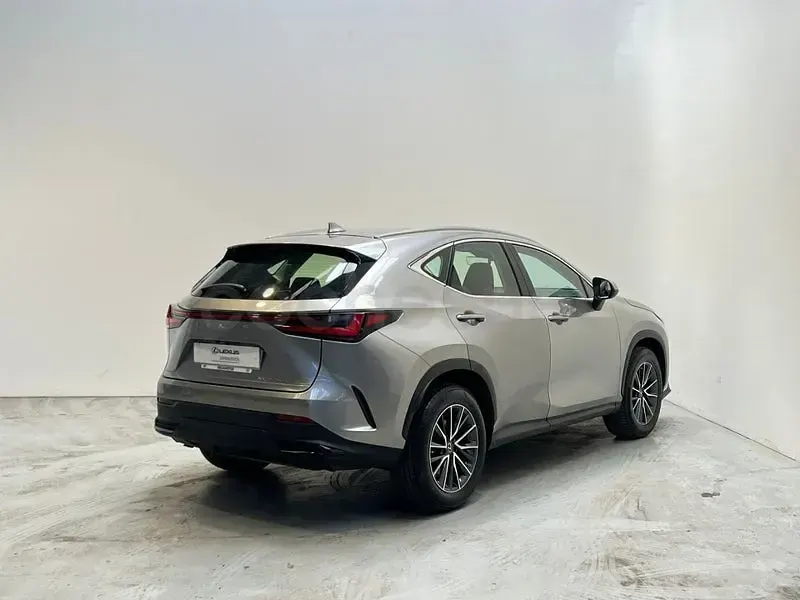 Usado Lexus NX350h Business Edition 242 CV (177 kW) 2023 Gris / plata SUV