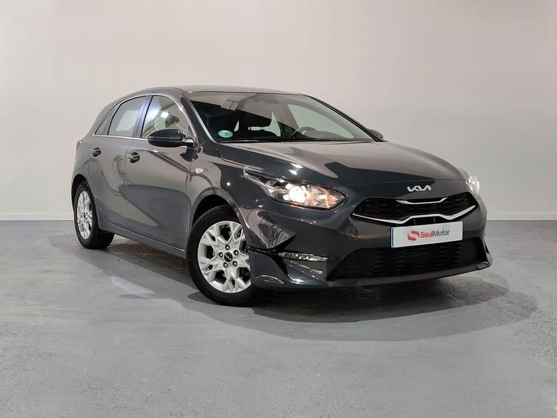 Usado Kia Ceed 120 CV (88 kW) 2024 Gris / plata Utilitario