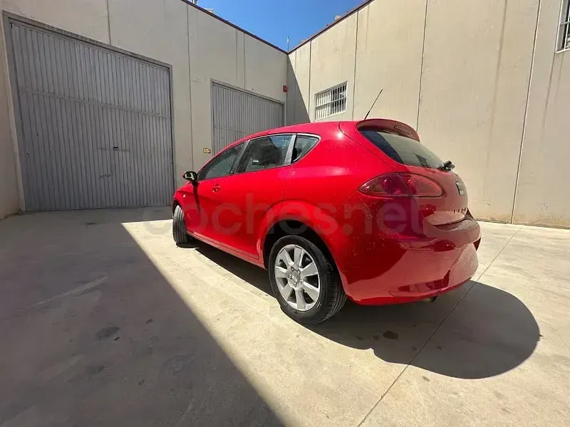 Begagnad Seat Leon Ecomotive 105 HK (77 kW) 2008 Röd Halvkombi