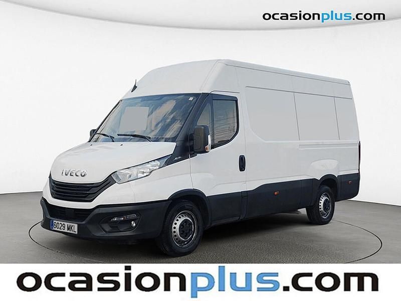 Blanco Usado 2023 Iveco Daily Berlina | 25.728 € (Precio justo) - Imagen 1/4