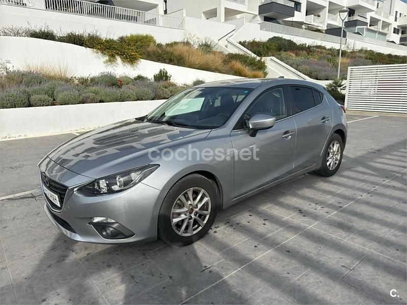 Gris / plata Usado 2014 Mazda 3 Luxury Berlina | 11.300 € (Precio justo) - Imagen 1/4
