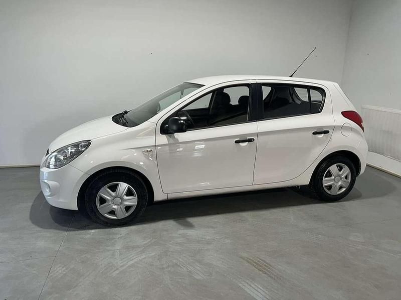 Usado Hyundai i20 Classic 77 CV (56 kW) 2012 Blanco Utilitario