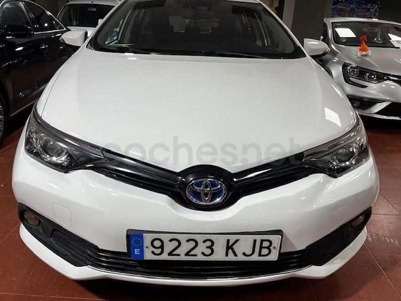 Usado Toyota Auris Hybrid Active 136 CV (100 kW) 2018 Blanco Berlina